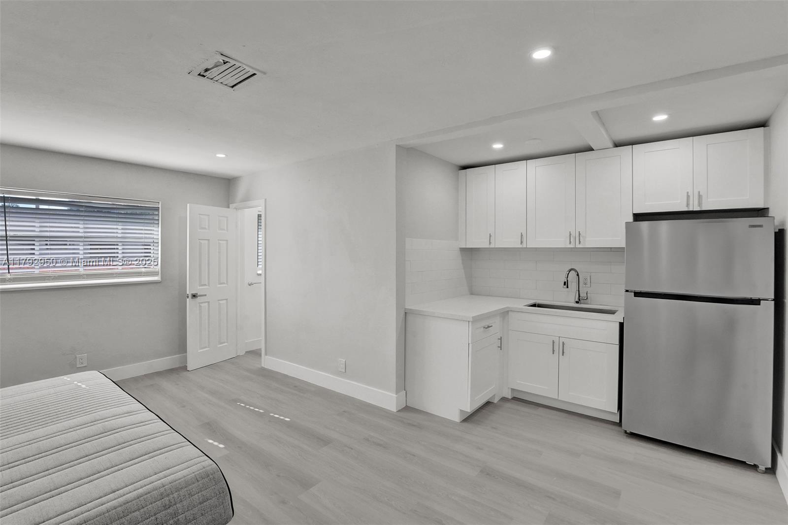 HOLLYWOOD BEACH HEIGHTS S - Residential Income
