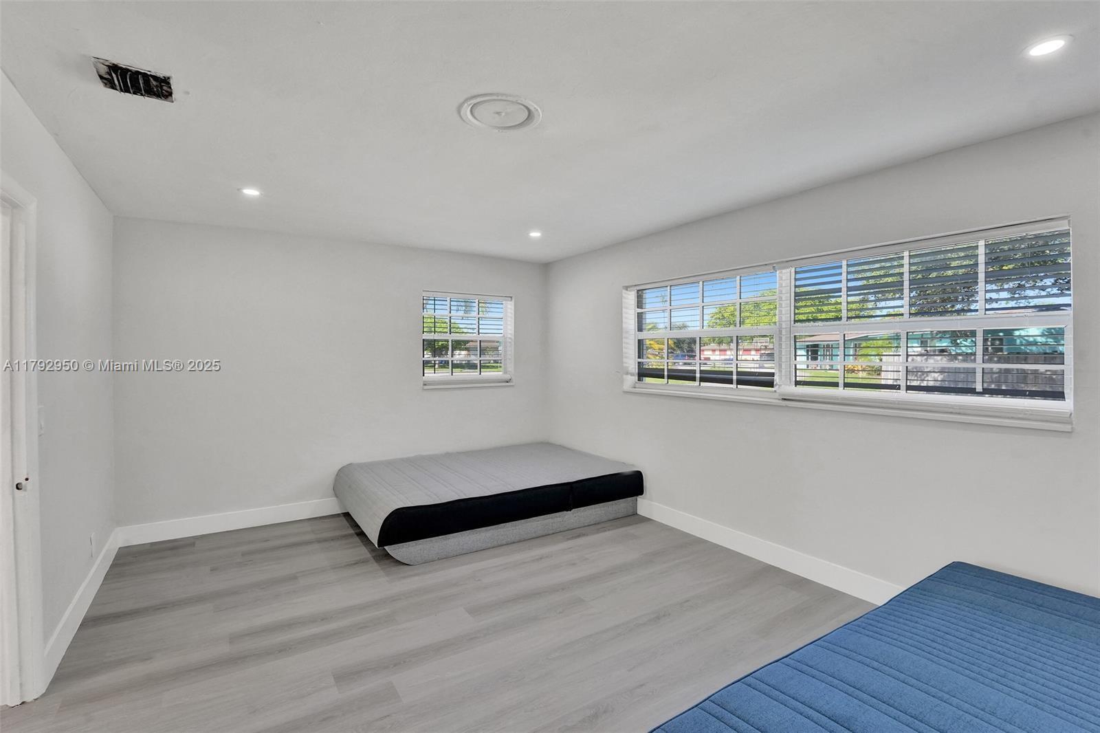HOLLYWOOD BEACH HEIGHTS S - Residential Income