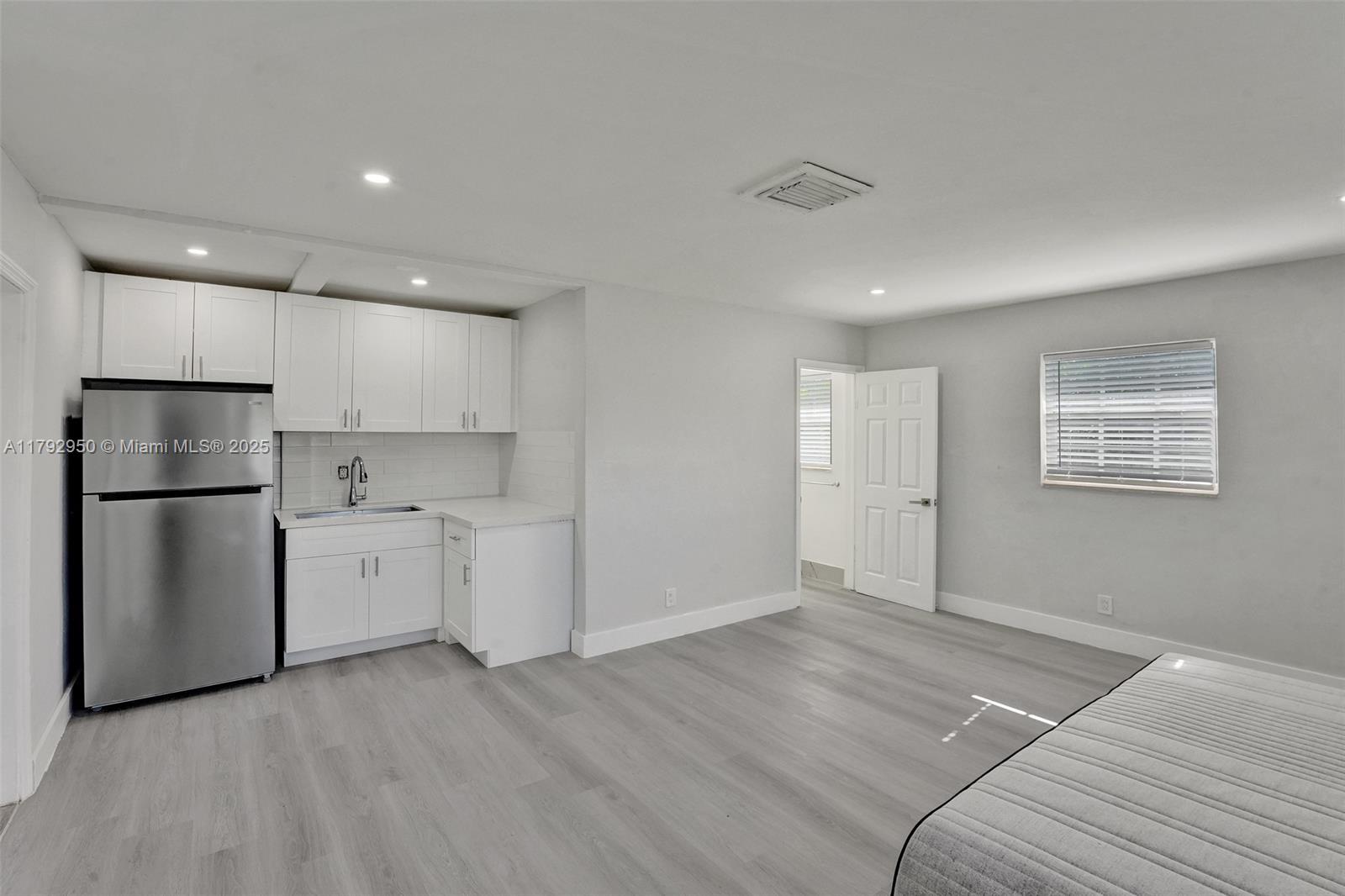 HOLLYWOOD BEACH HEIGHTS S - Residential Income