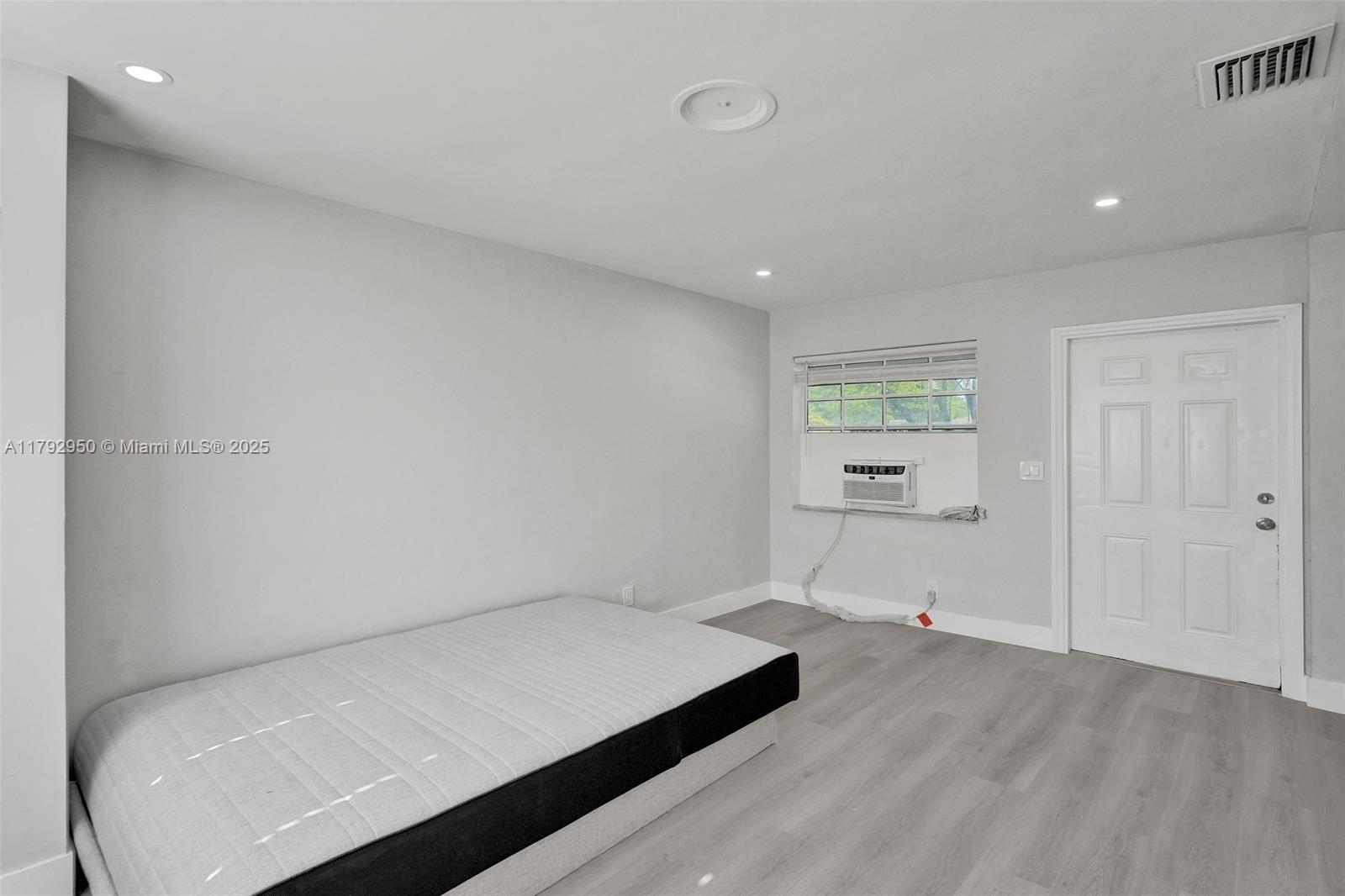 HOLLYWOOD BEACH HEIGHTS S - Residential Income