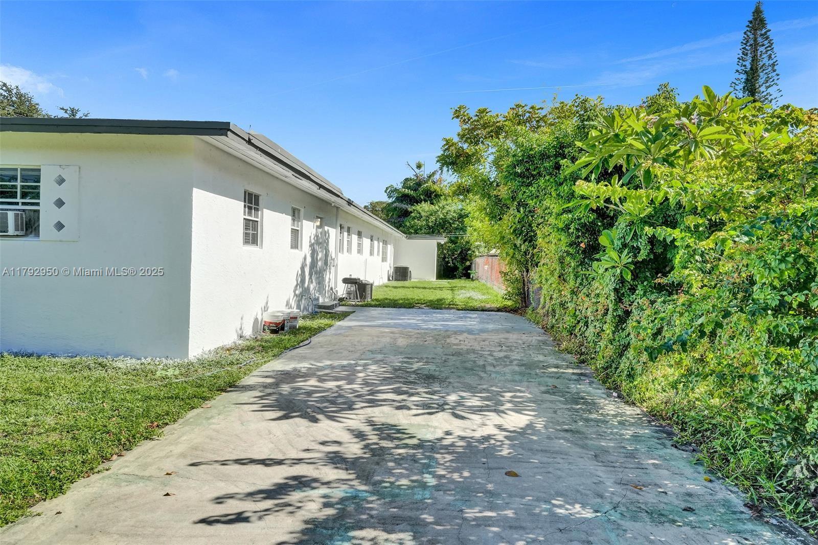 HOLLYWOOD BEACH HEIGHTS S - Residential Income