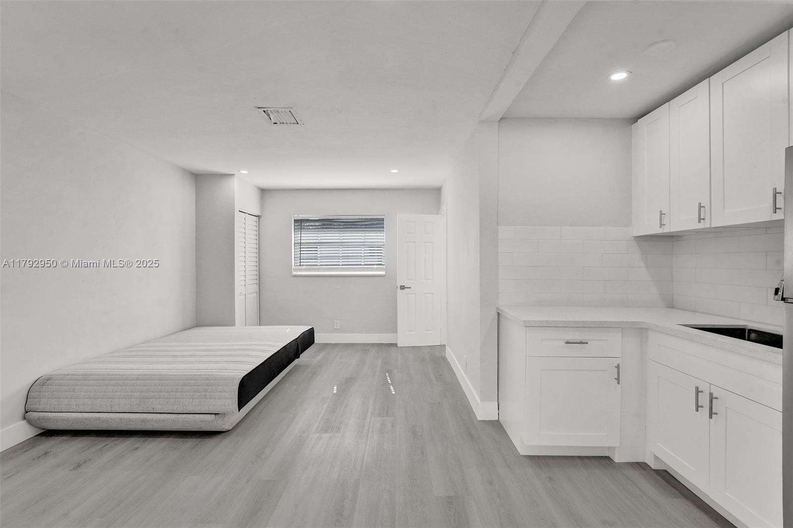 HOLLYWOOD BEACH HEIGHTS S - Residential Income