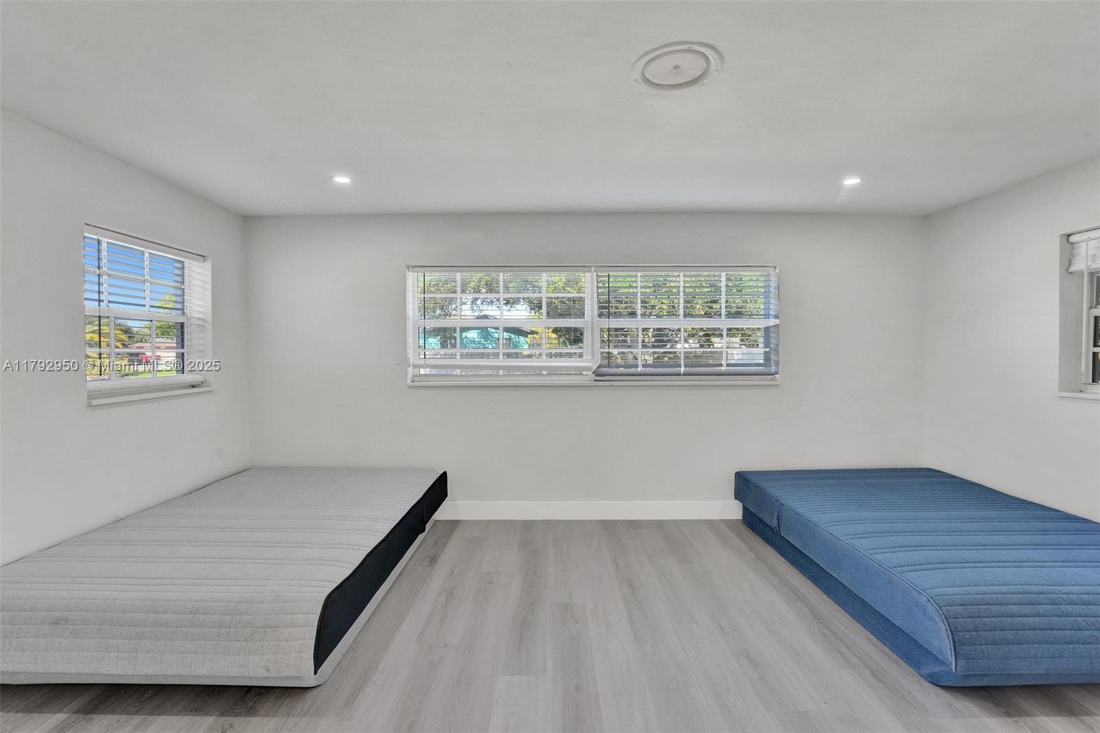 HOLLYWOOD BEACH HEIGHTS S - Residential Income