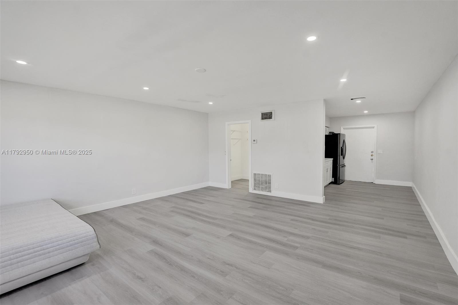 HOLLYWOOD BEACH HEIGHTS S - Residential Income