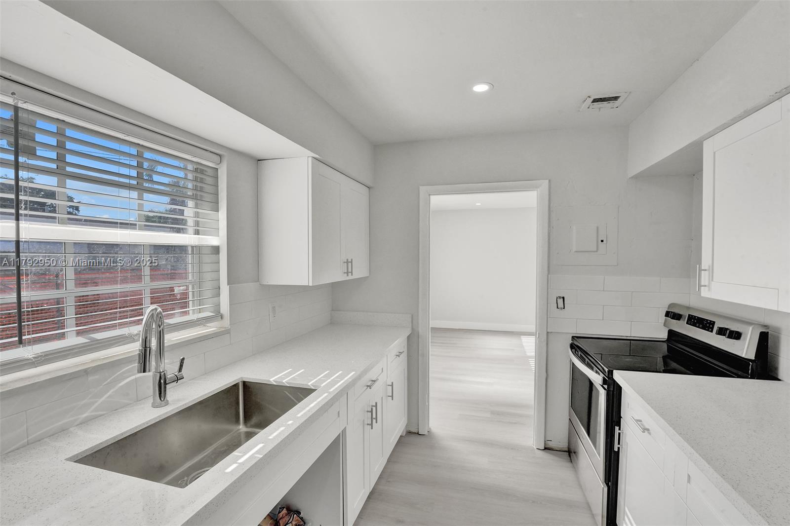 HOLLYWOOD BEACH HEIGHTS S - Residential Income