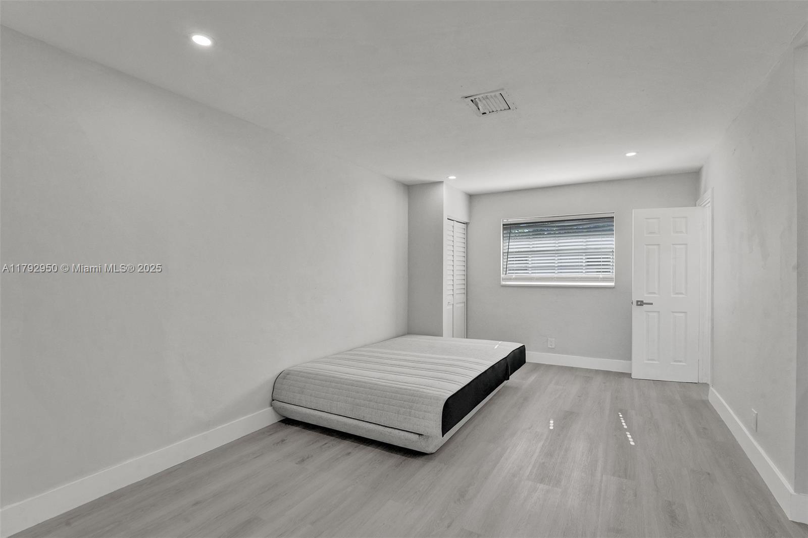 HOLLYWOOD BEACH HEIGHTS S - Residential Income