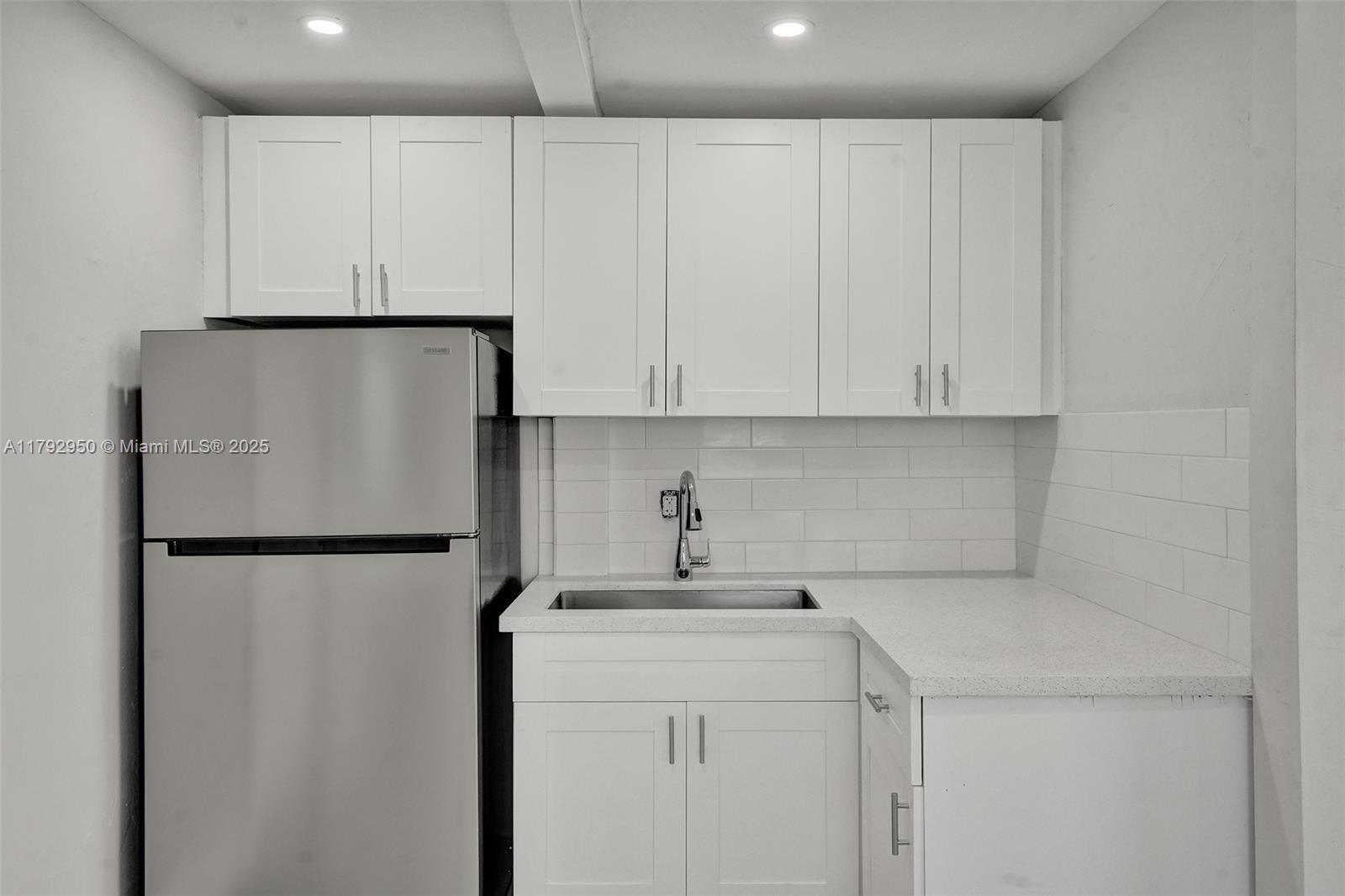 HOLLYWOOD BEACH HEIGHTS S - Residential Income