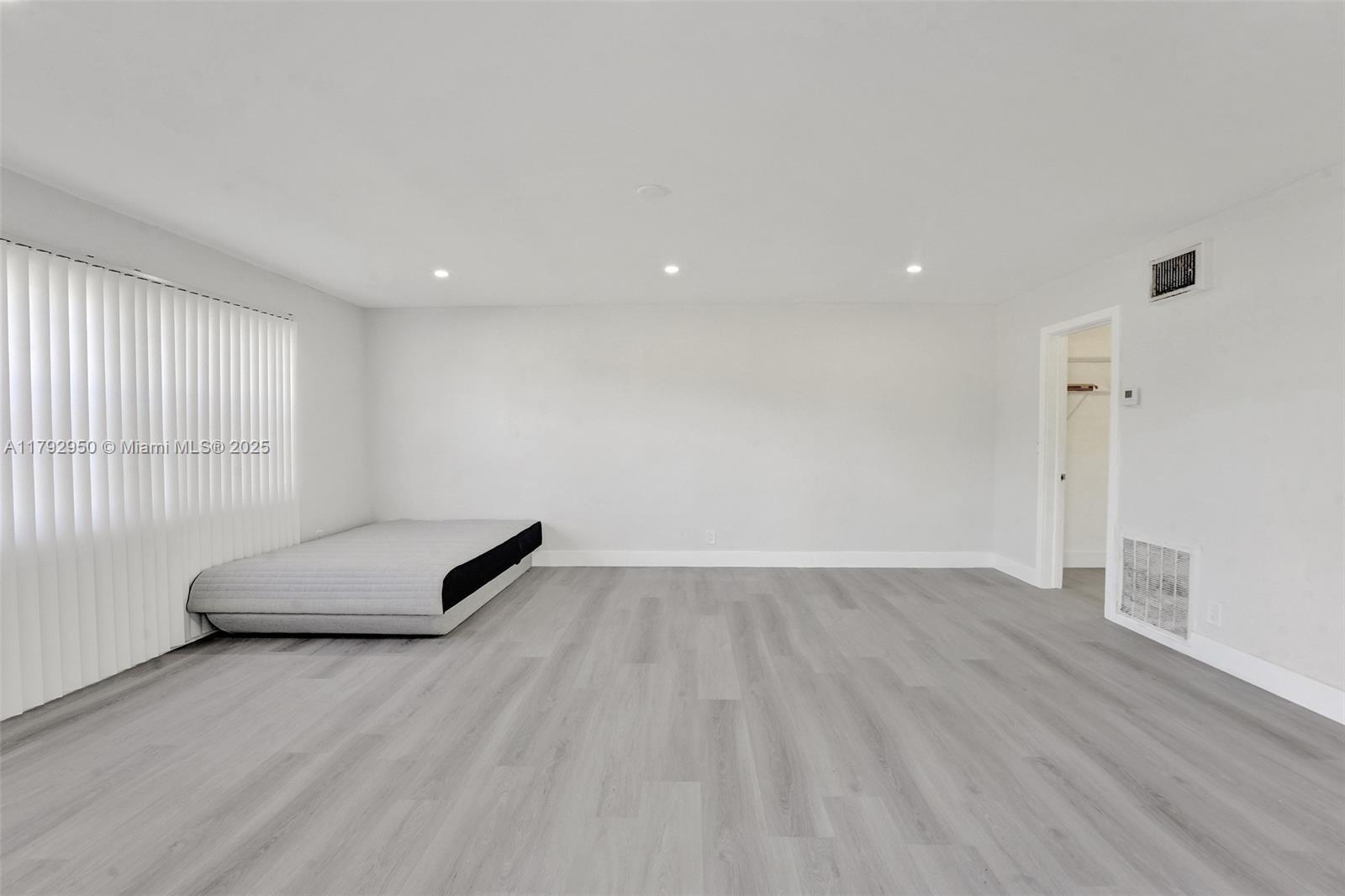 HOLLYWOOD BEACH HEIGHTS S - Residential Income
