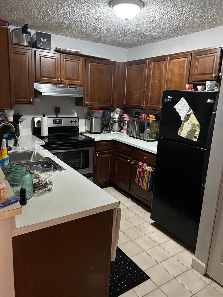 PALMS OF PEMBROKE CONDO - Residential Lease