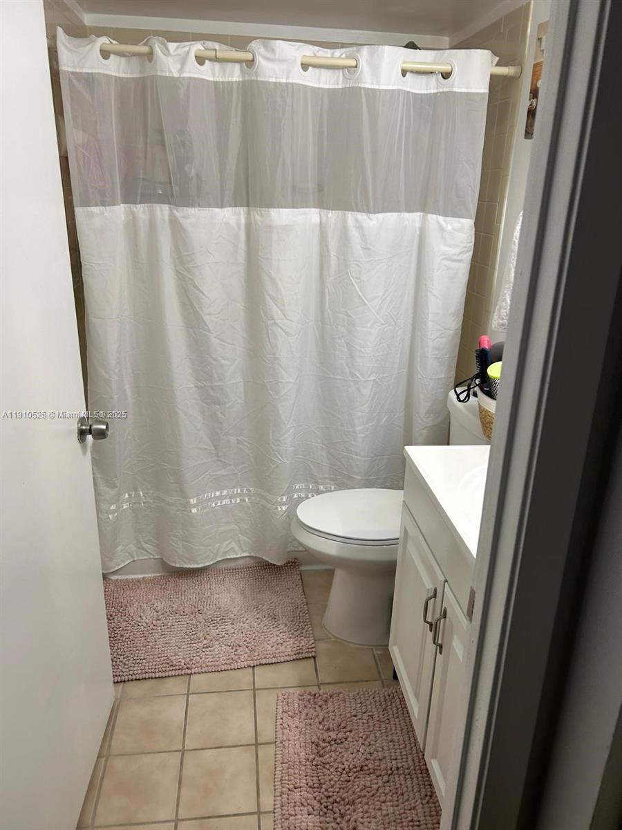 PALMS OF PEMBROKE CONDO - Residential Lease