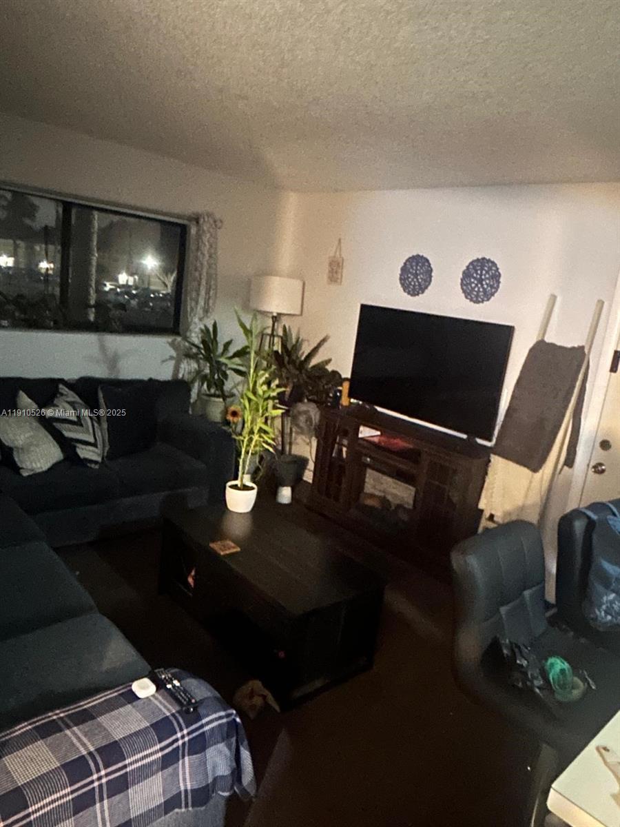 PALMS OF PEMBROKE CONDO - Residential Lease