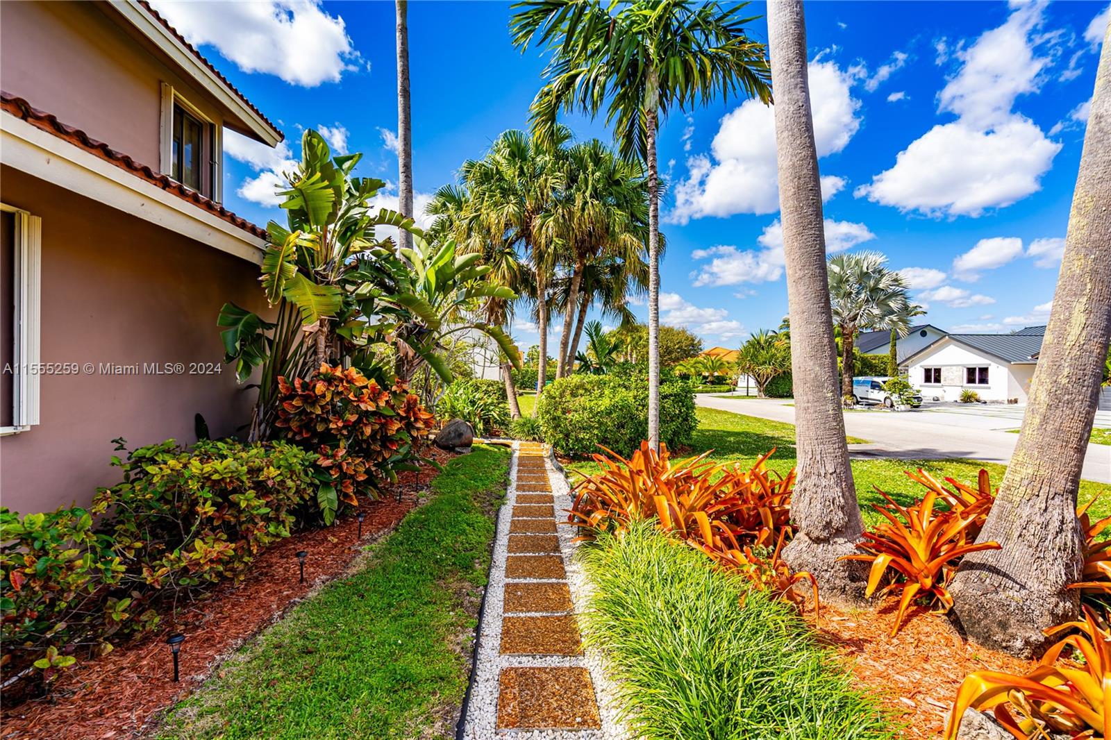 NORTH LINKS COUNTRY CLUB - Residential