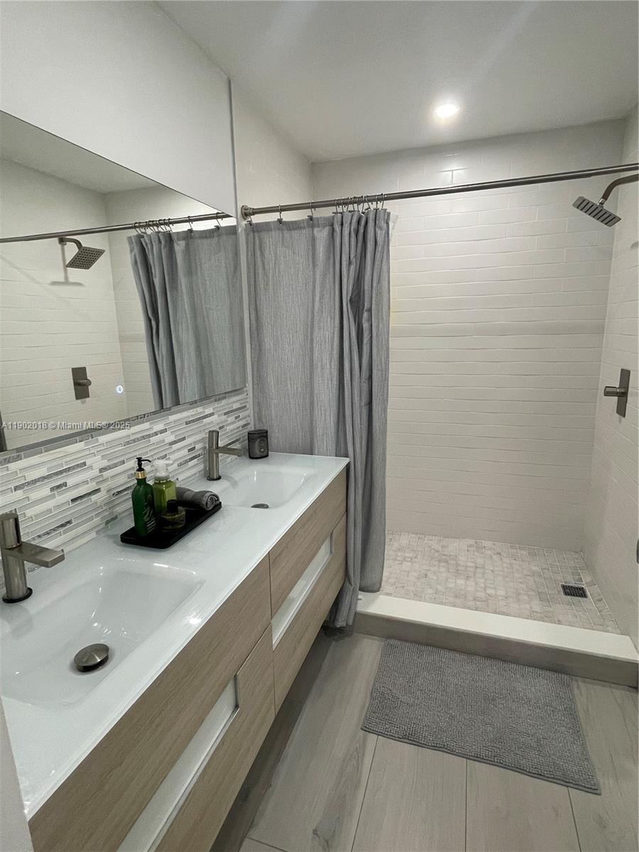 ST MORTIZ AT DORAL CONDO - Residential Lease