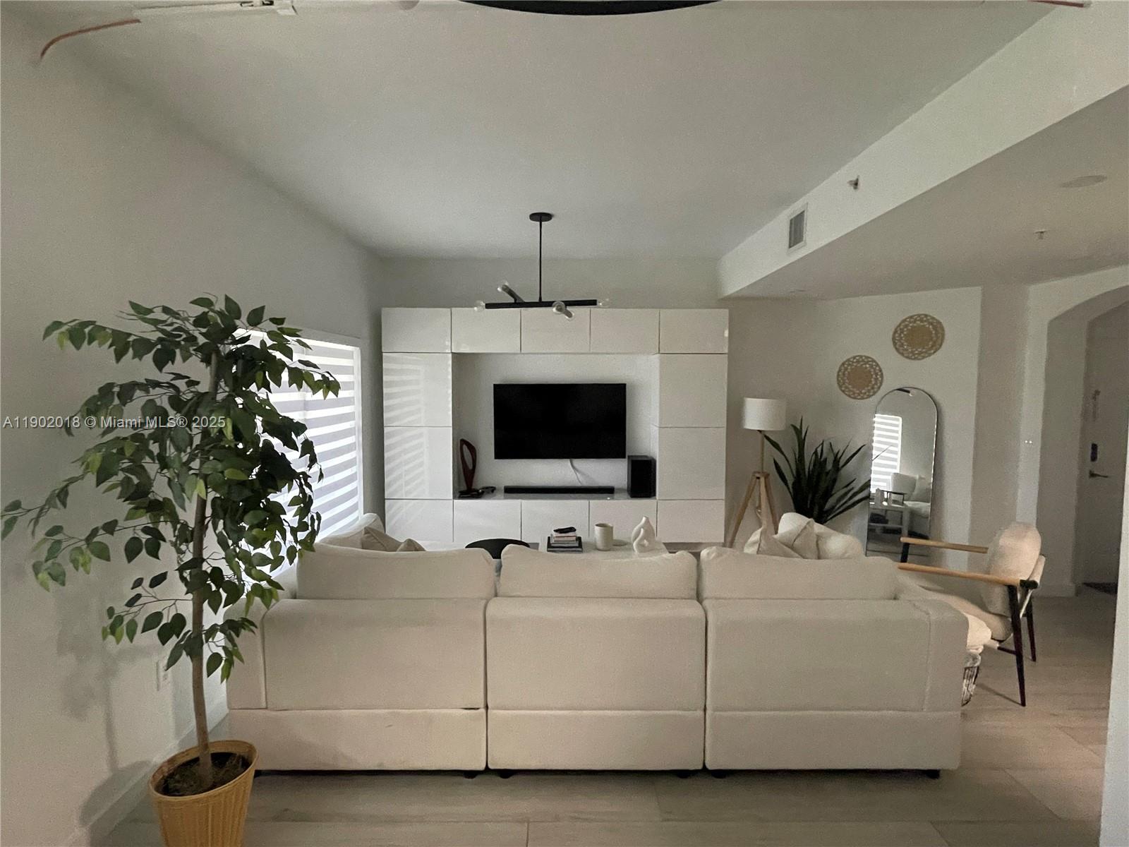 ST MORTIZ AT DORAL CONDO - Residential Lease