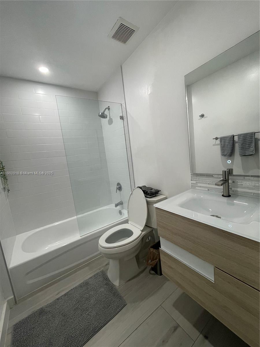 ST MORTIZ AT DORAL CONDO - Residential Lease