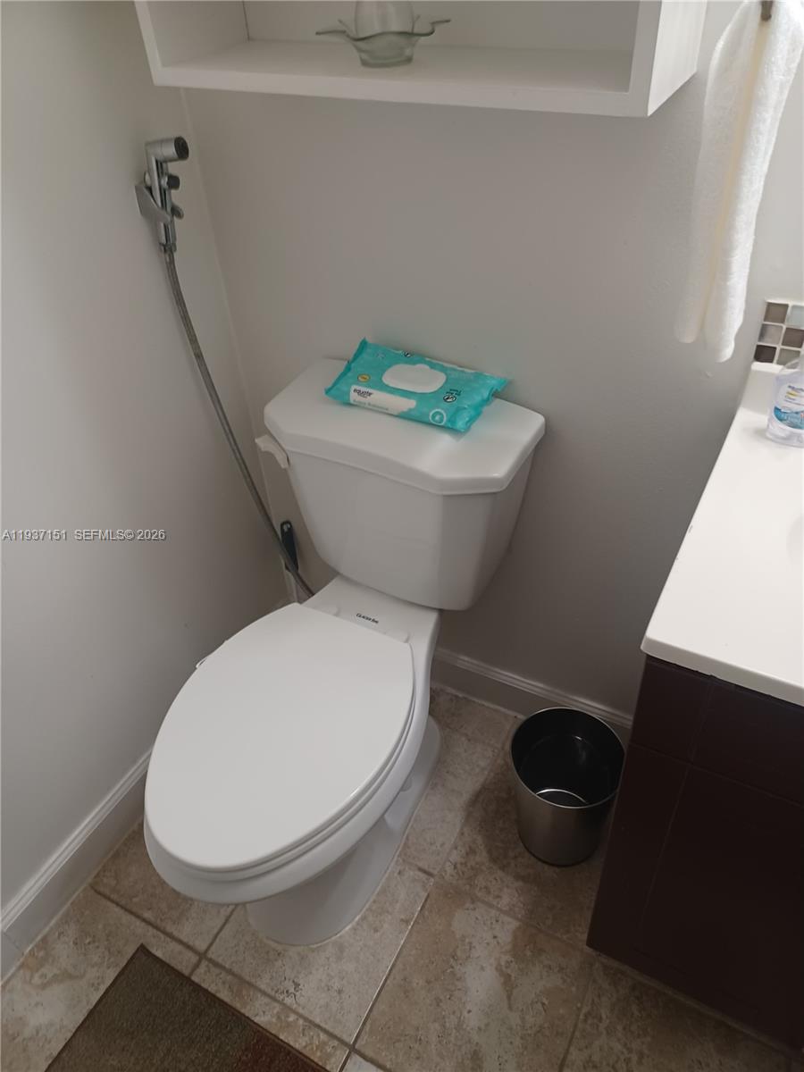 LAKESHORE CONDO 4 - Residential