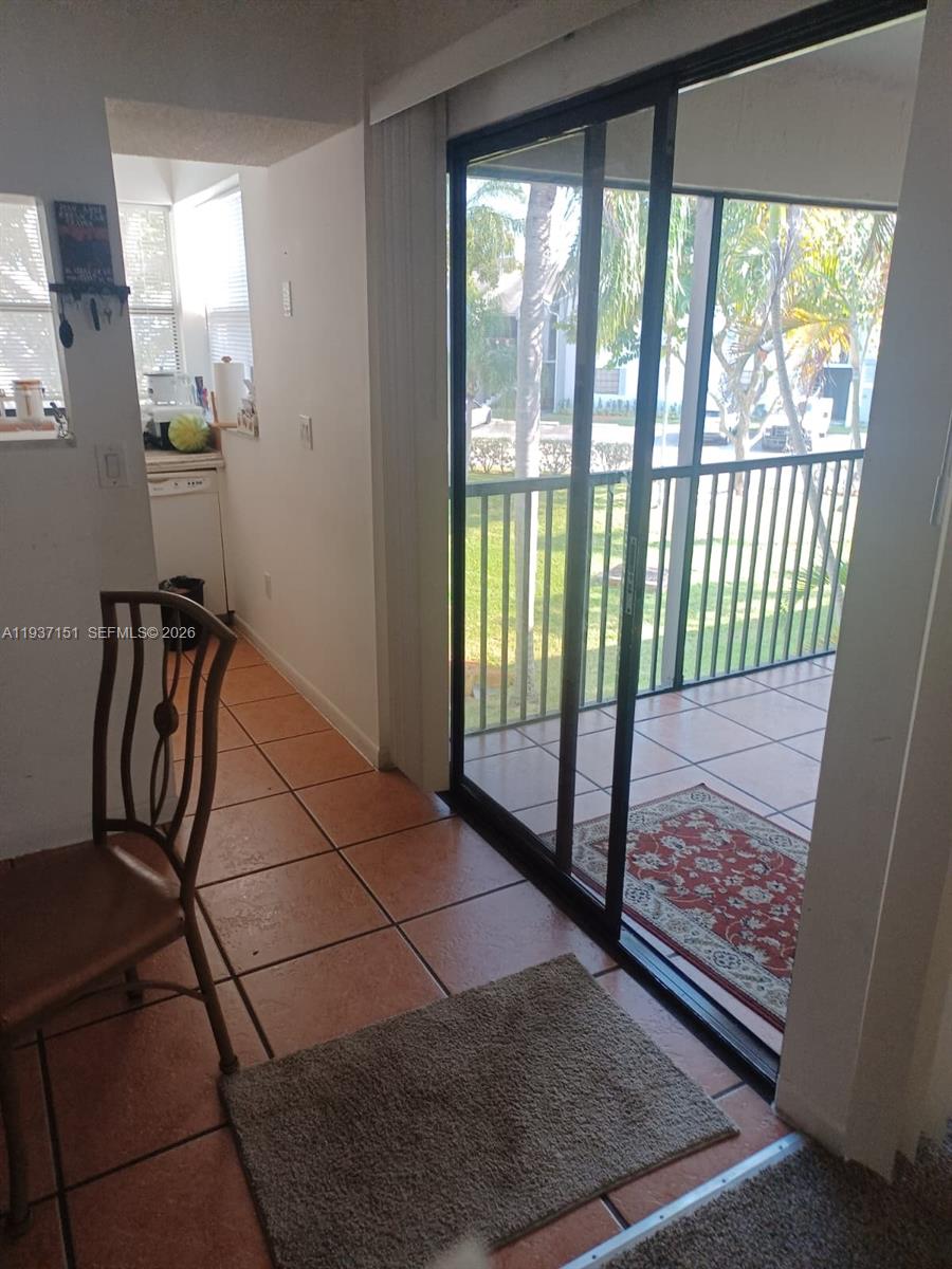 LAKESHORE CONDO 4 - Residential