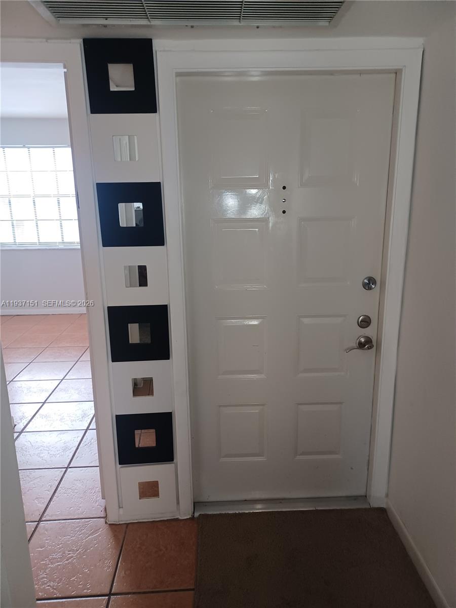 LAKESHORE CONDO 4 - Residential