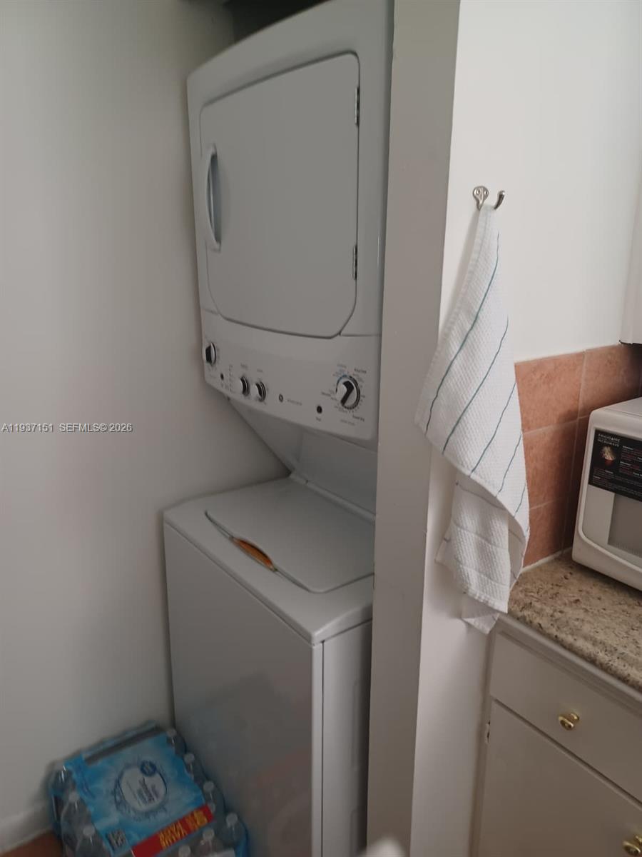 LAKESHORE CONDO 4 - Residential