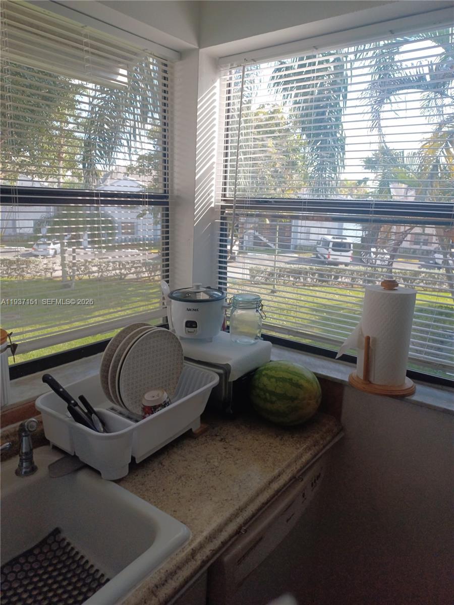 LAKESHORE CONDO 4 - Residential