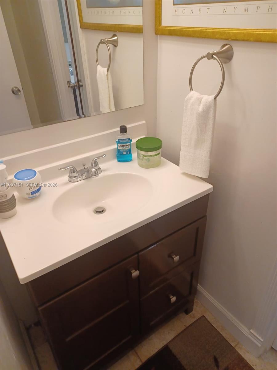 LAKESHORE CONDO 4 - Residential