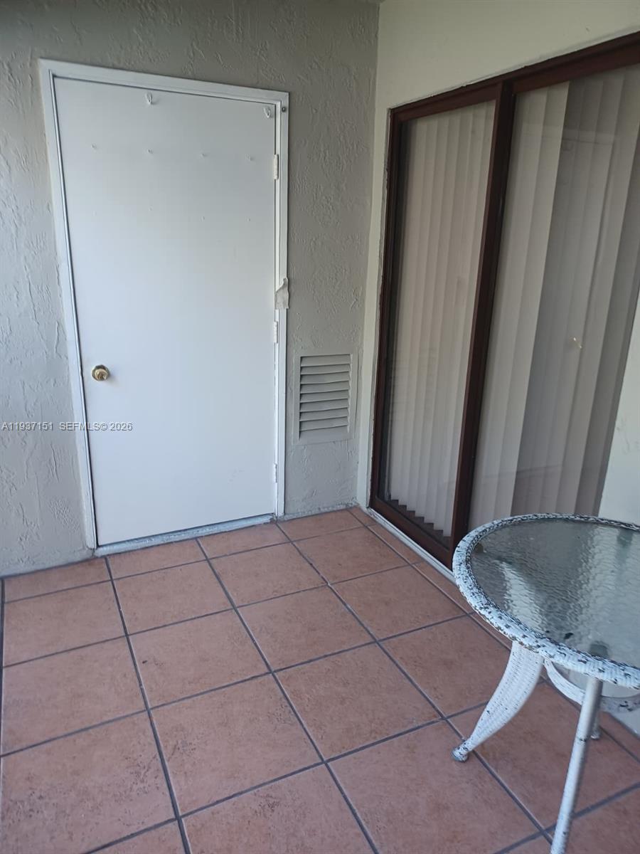 LAKESHORE CONDO 4 - Residential