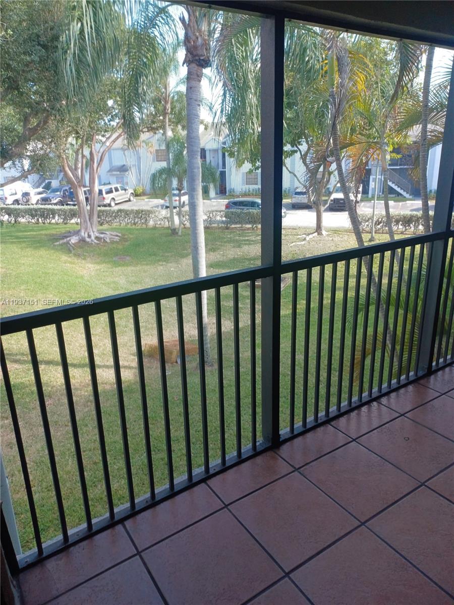 LAKESHORE CONDO 4 - Residential