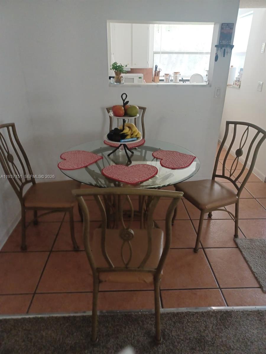 LAKESHORE CONDO 4 - Residential