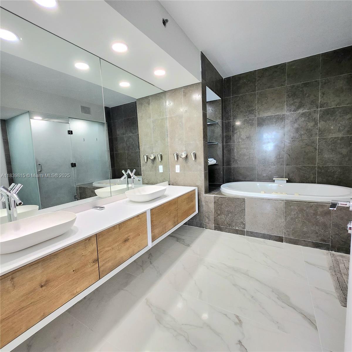 ICON CONDO - Residential Lease