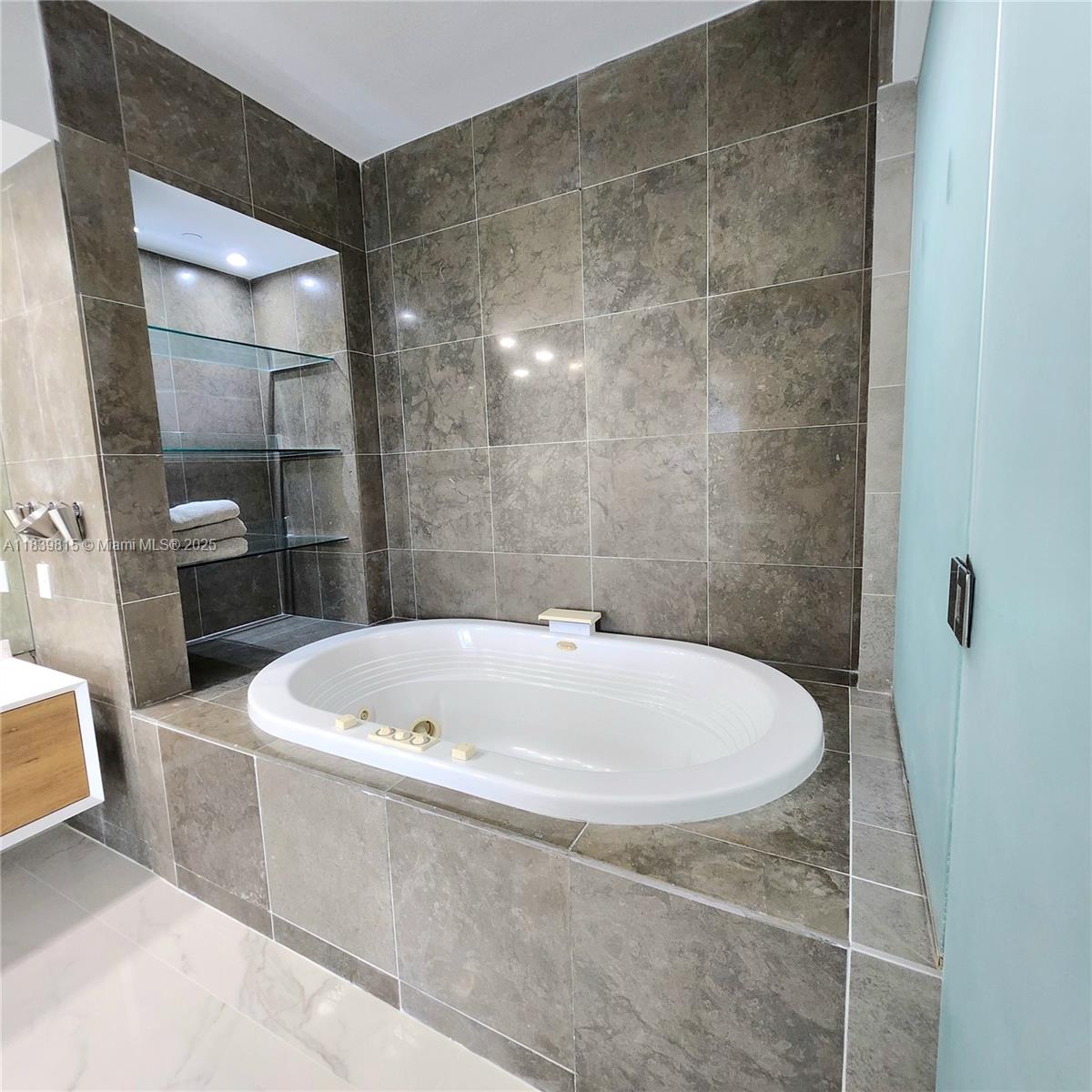 ICON CONDO - Residential Lease