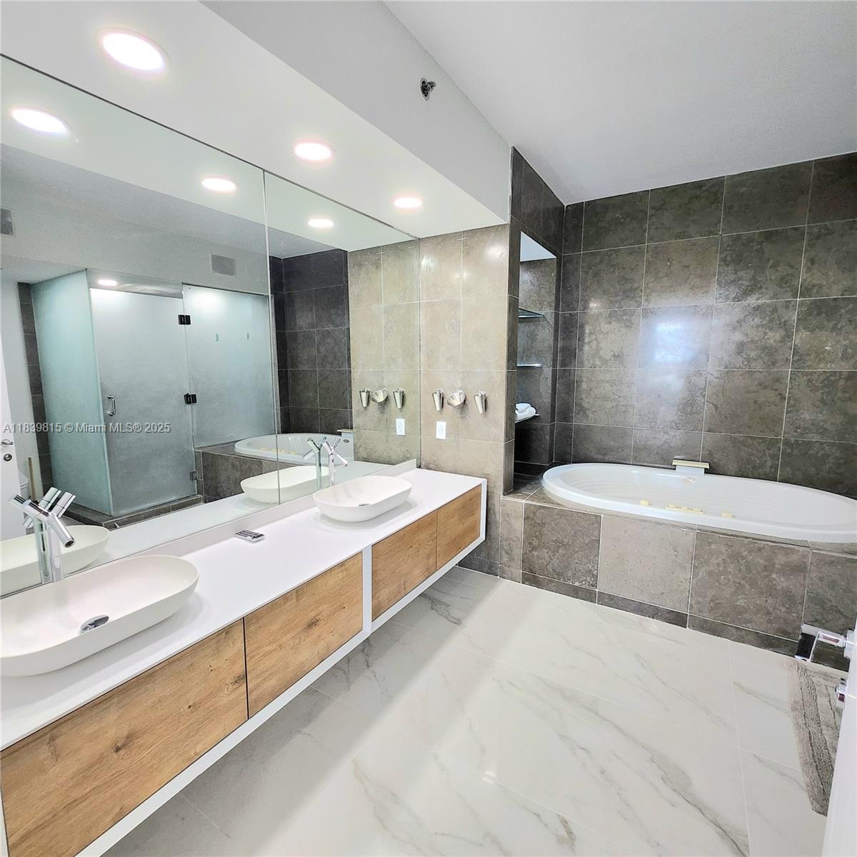 ICON CONDO - Residential Lease