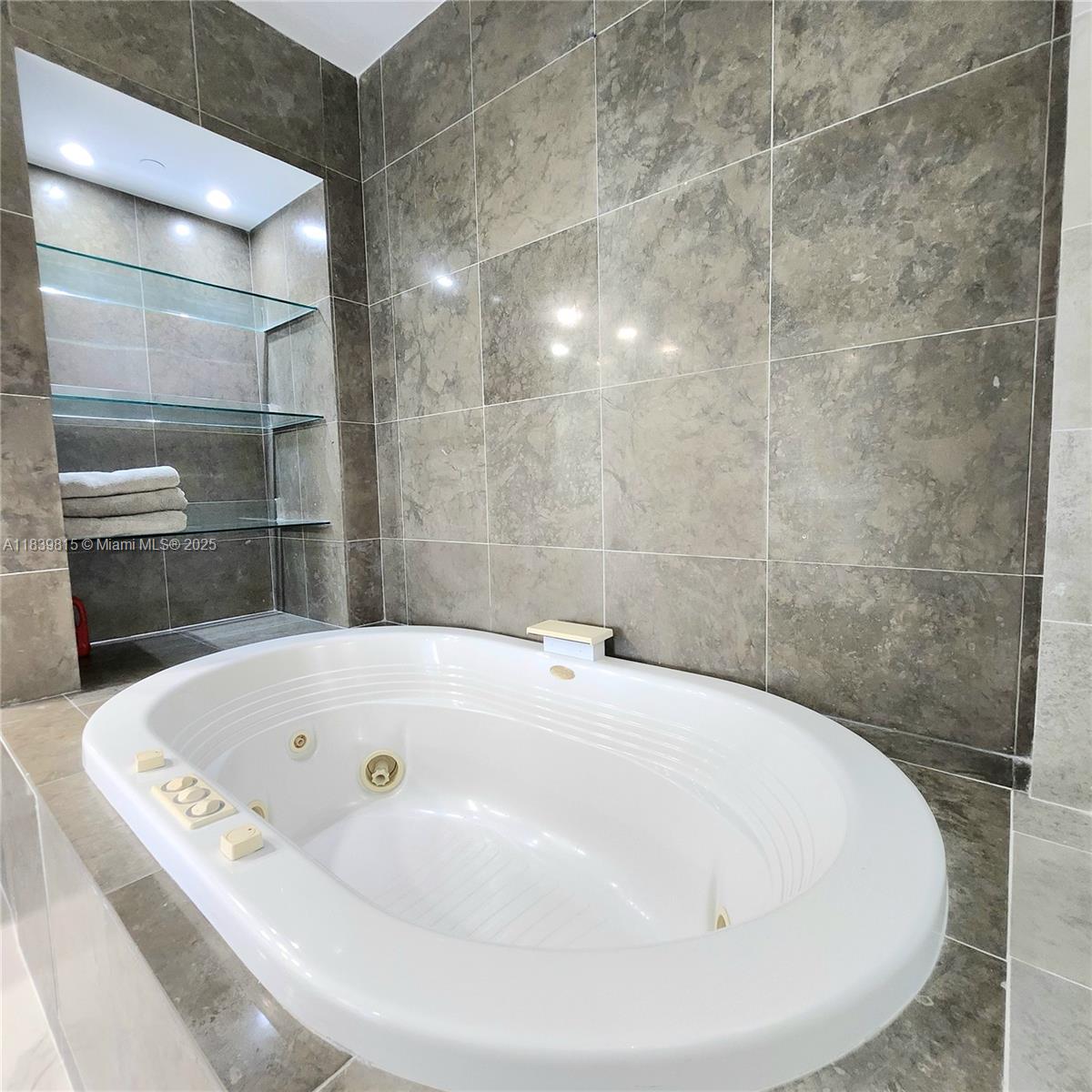 ICON CONDO - Residential Lease