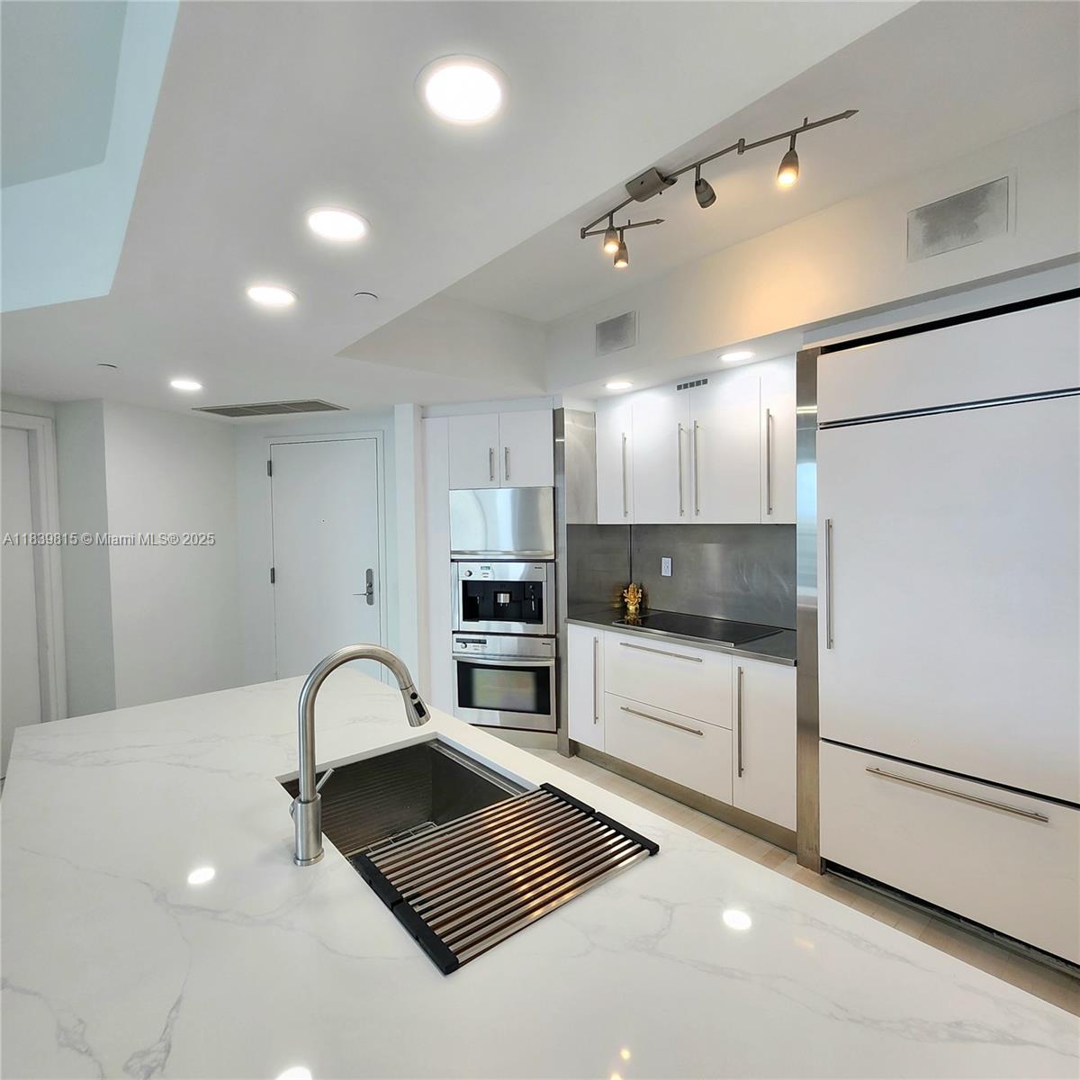 ICON CONDO - Residential Lease