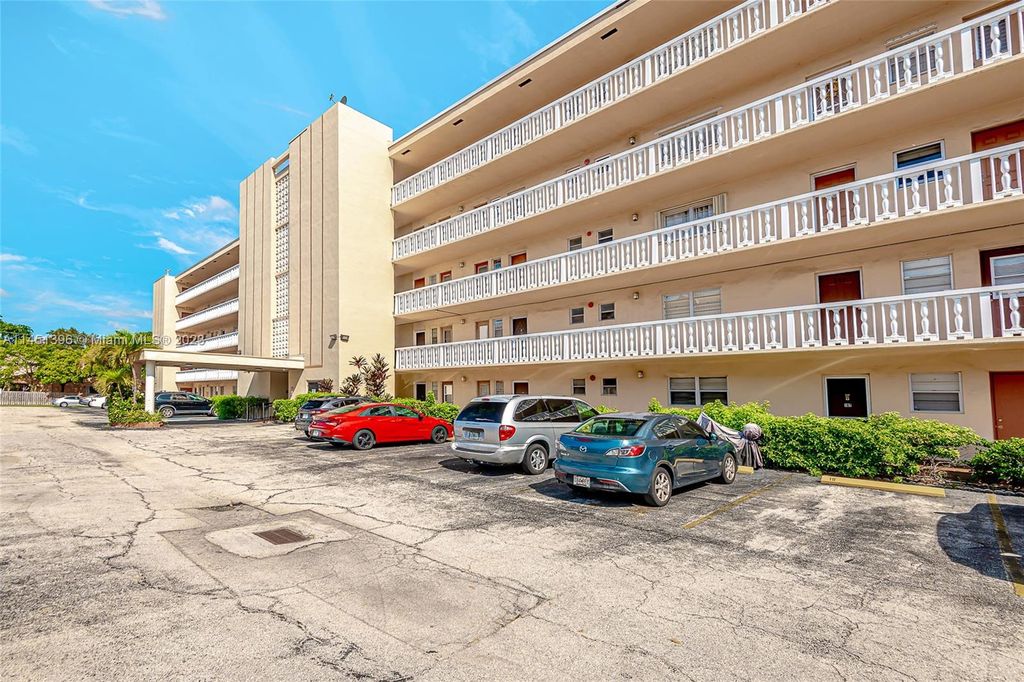 Photo of 218 NE 12th Ave #107, Hallandale Beach, FL 33009 (MLS # A11451396)