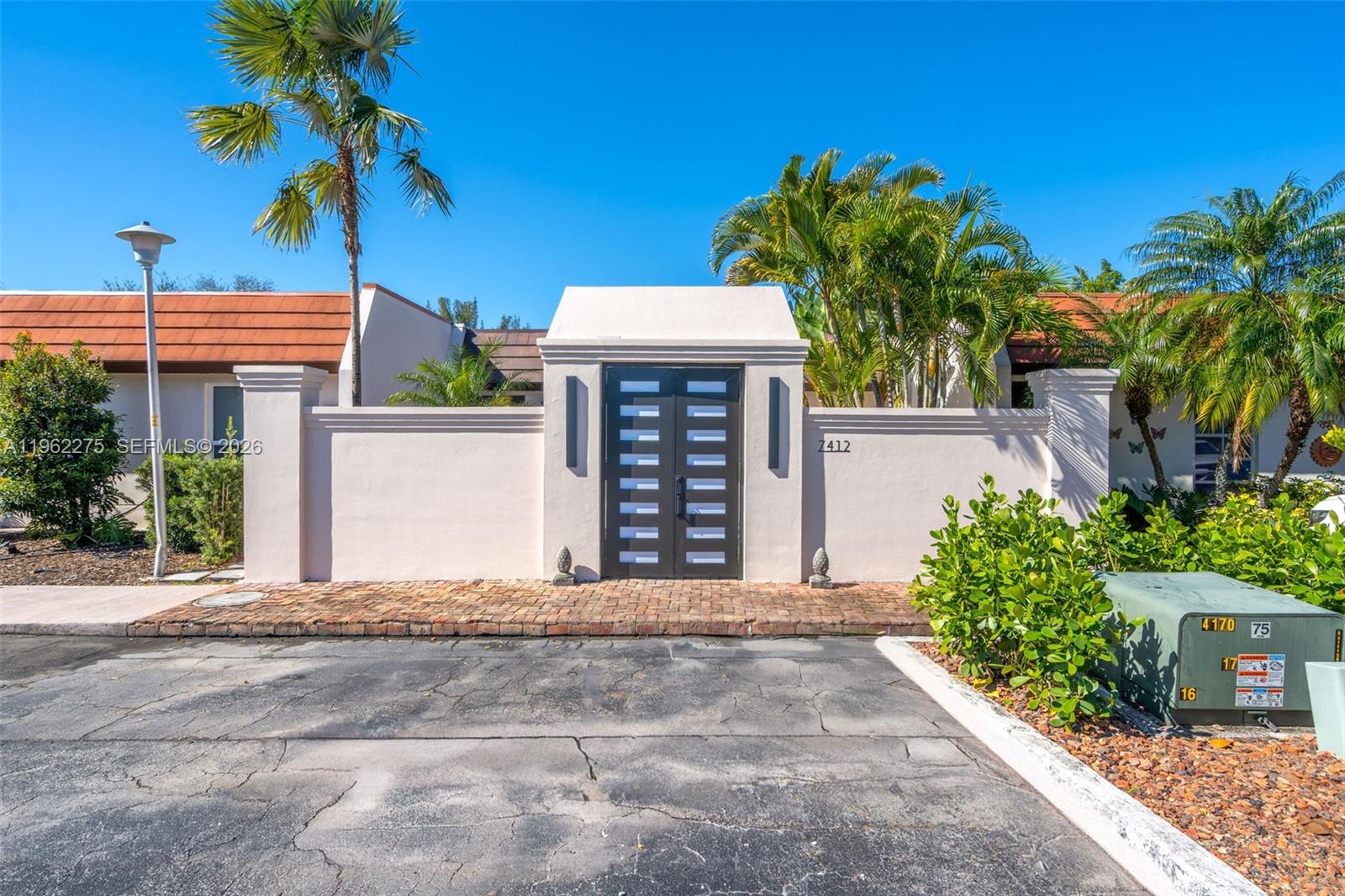 MIAMI LAKES GOLF COURSE V - Residential