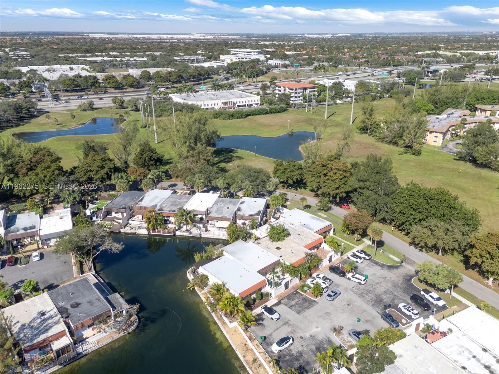 MIAMI LAKES GOLF COURSE V - Residential