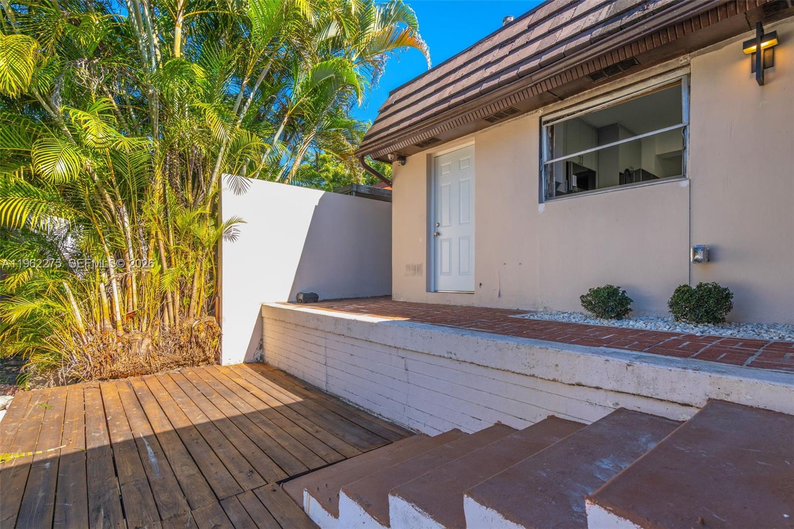 MIAMI LAKES GOLF COURSE V - Residential