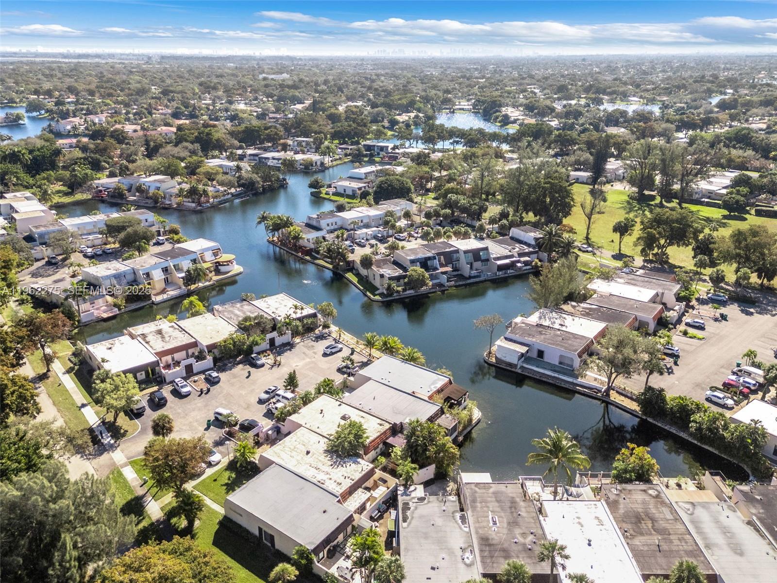 MIAMI LAKES GOLF COURSE V - Residential