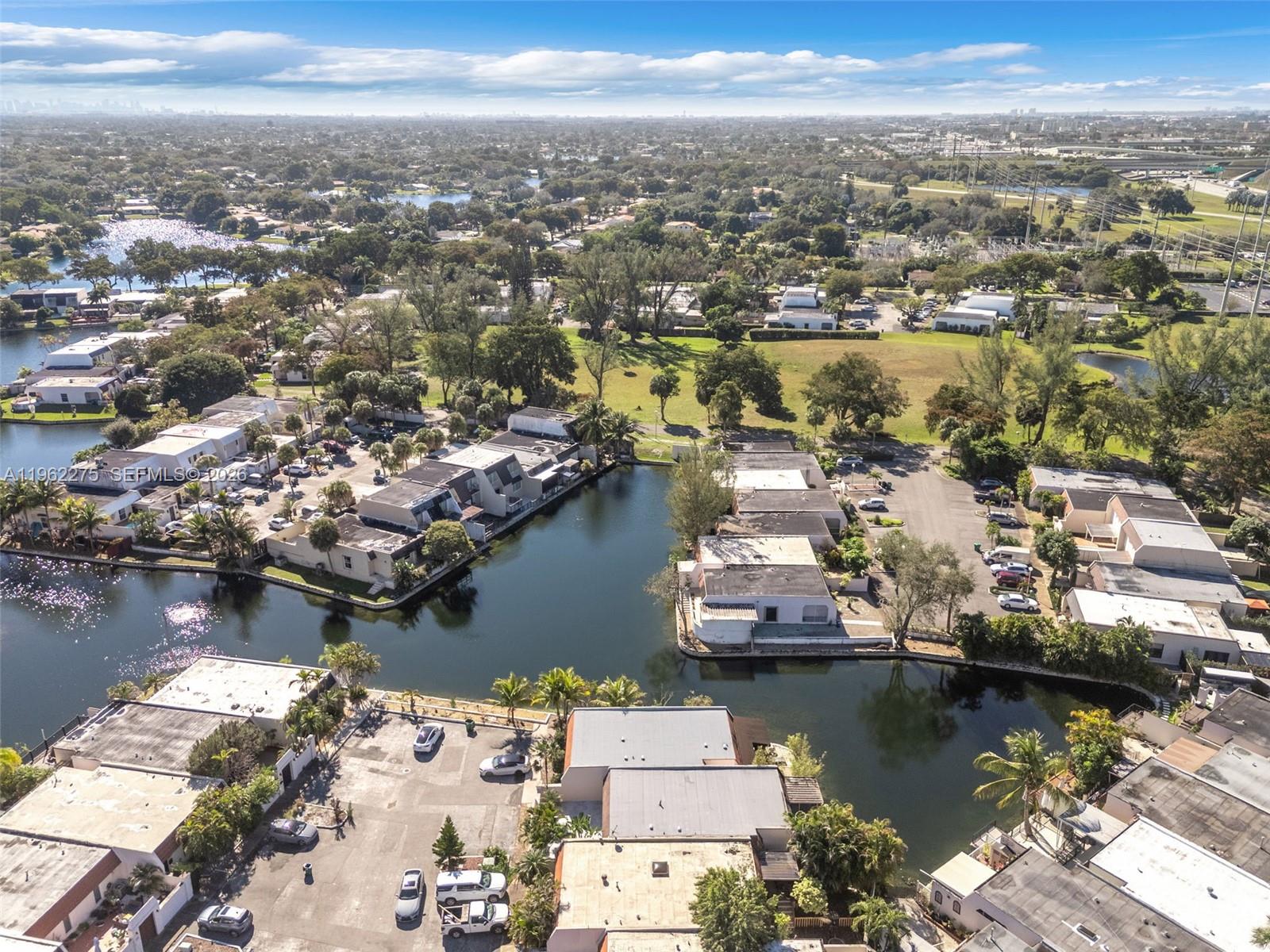 MIAMI LAKES GOLF COURSE V - Residential