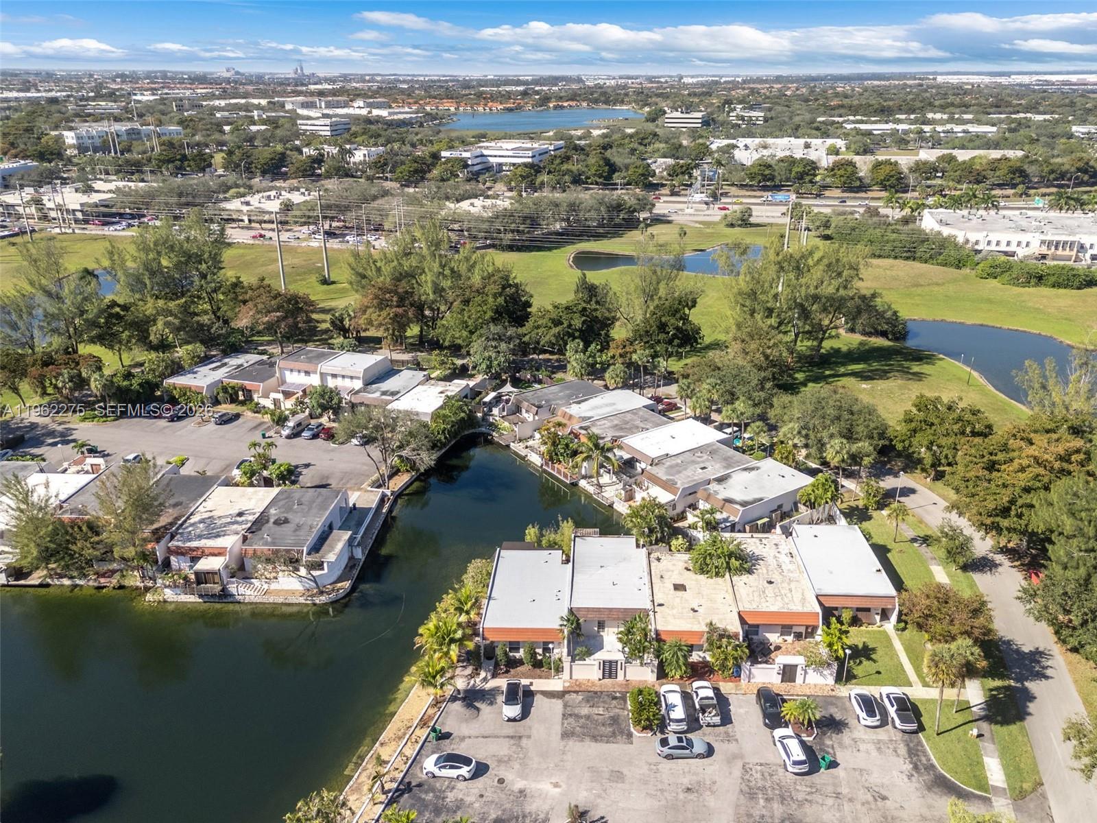 MIAMI LAKES GOLF COURSE V - Residential