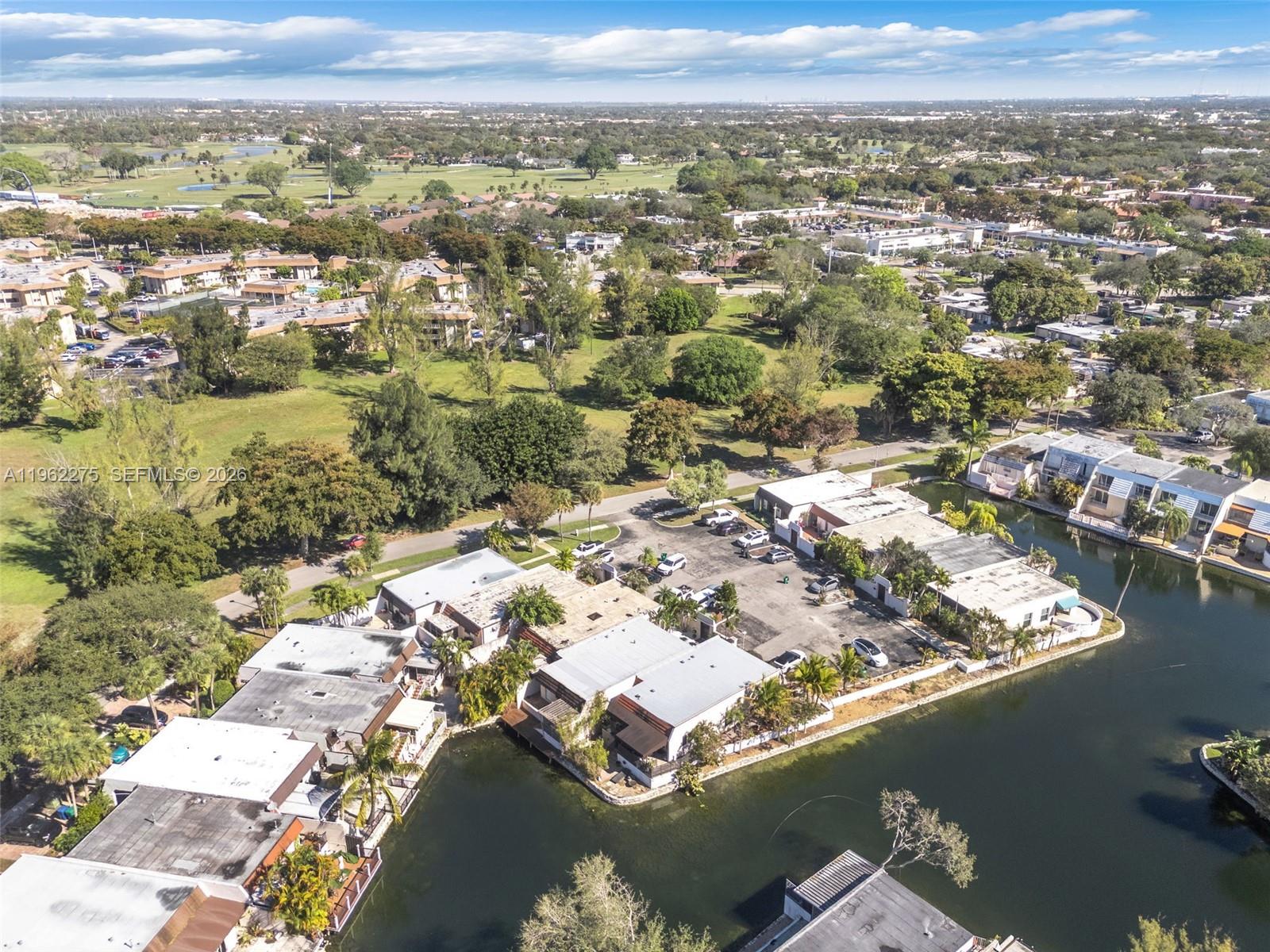 MIAMI LAKES GOLF COURSE V - Residential