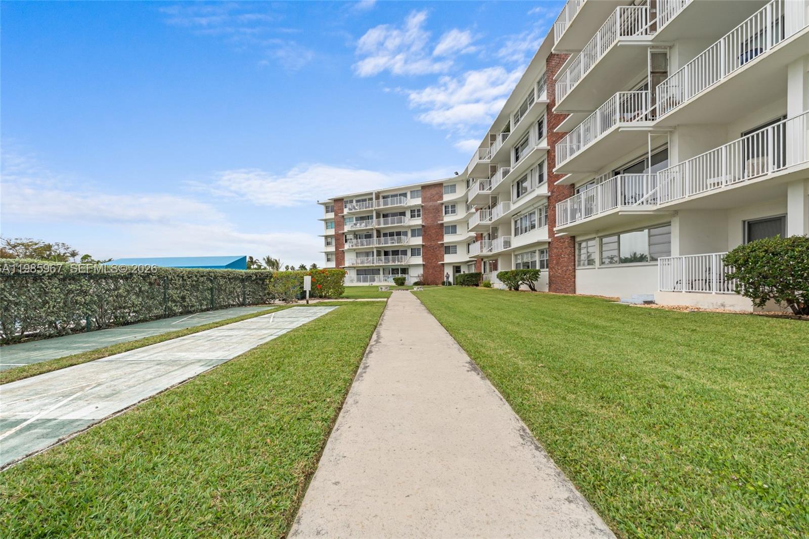 THE SHORES CONDO - Residential