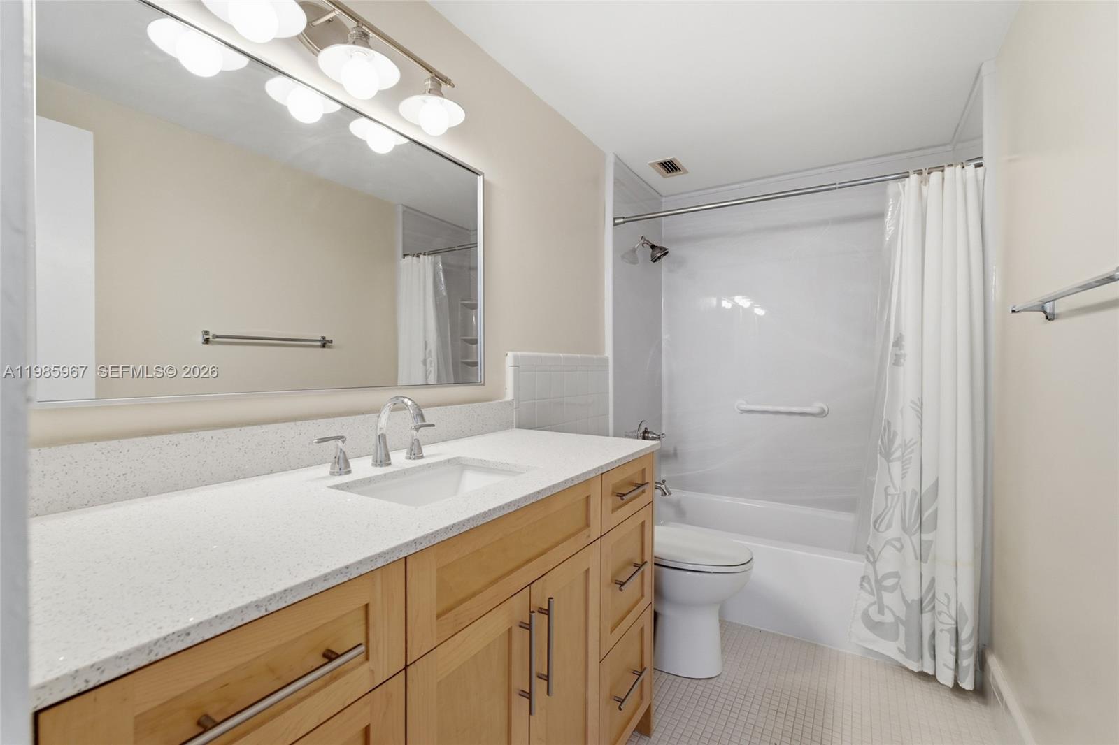 THE SHORES CONDO - Residential