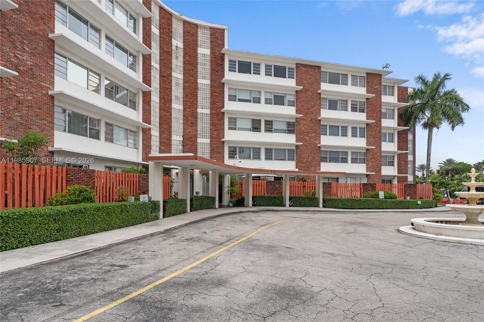 THE SHORES CONDO - Residential