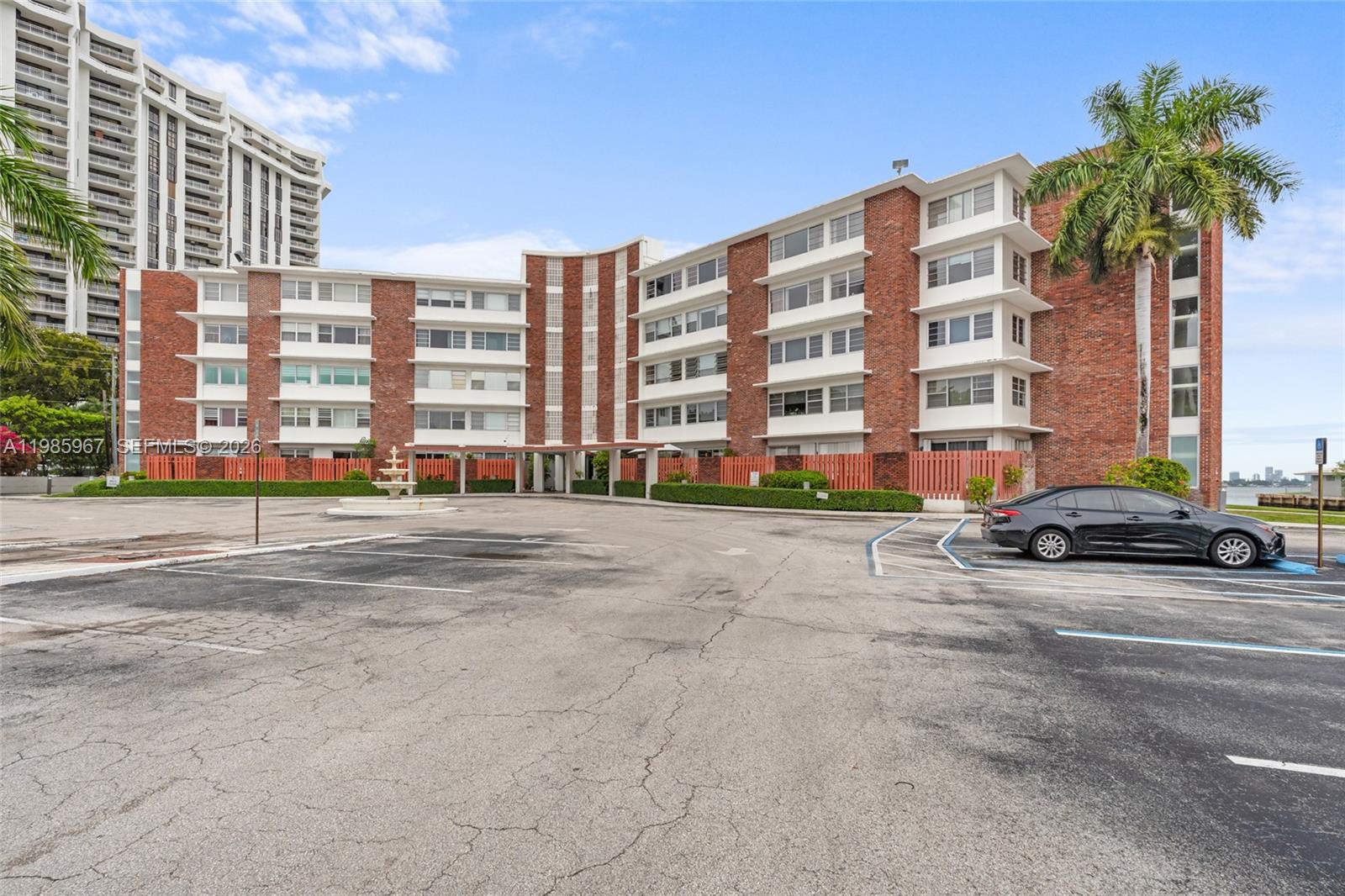 THE SHORES CONDO - Residential