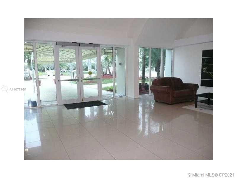 RACQUET CLUB APTS 2 AT BO - Residential Lease