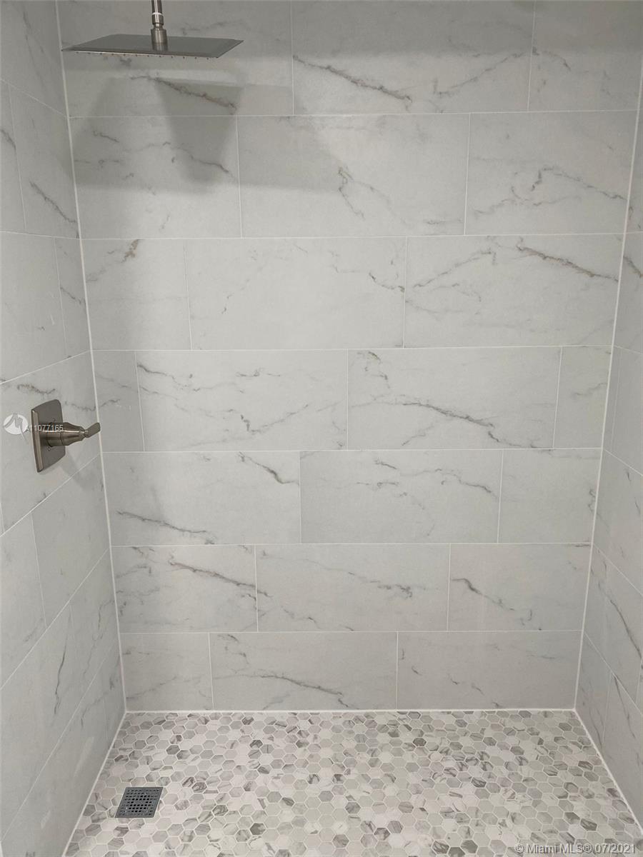 RACQUET CLUB APTS 2 AT BO - Residential Lease