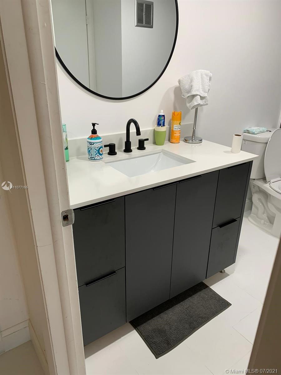 RACQUET CLUB APTS 2 AT BO - Residential Lease