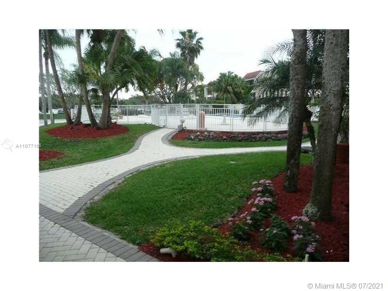 RACQUET CLUB APTS 2 AT BO - Residential Lease