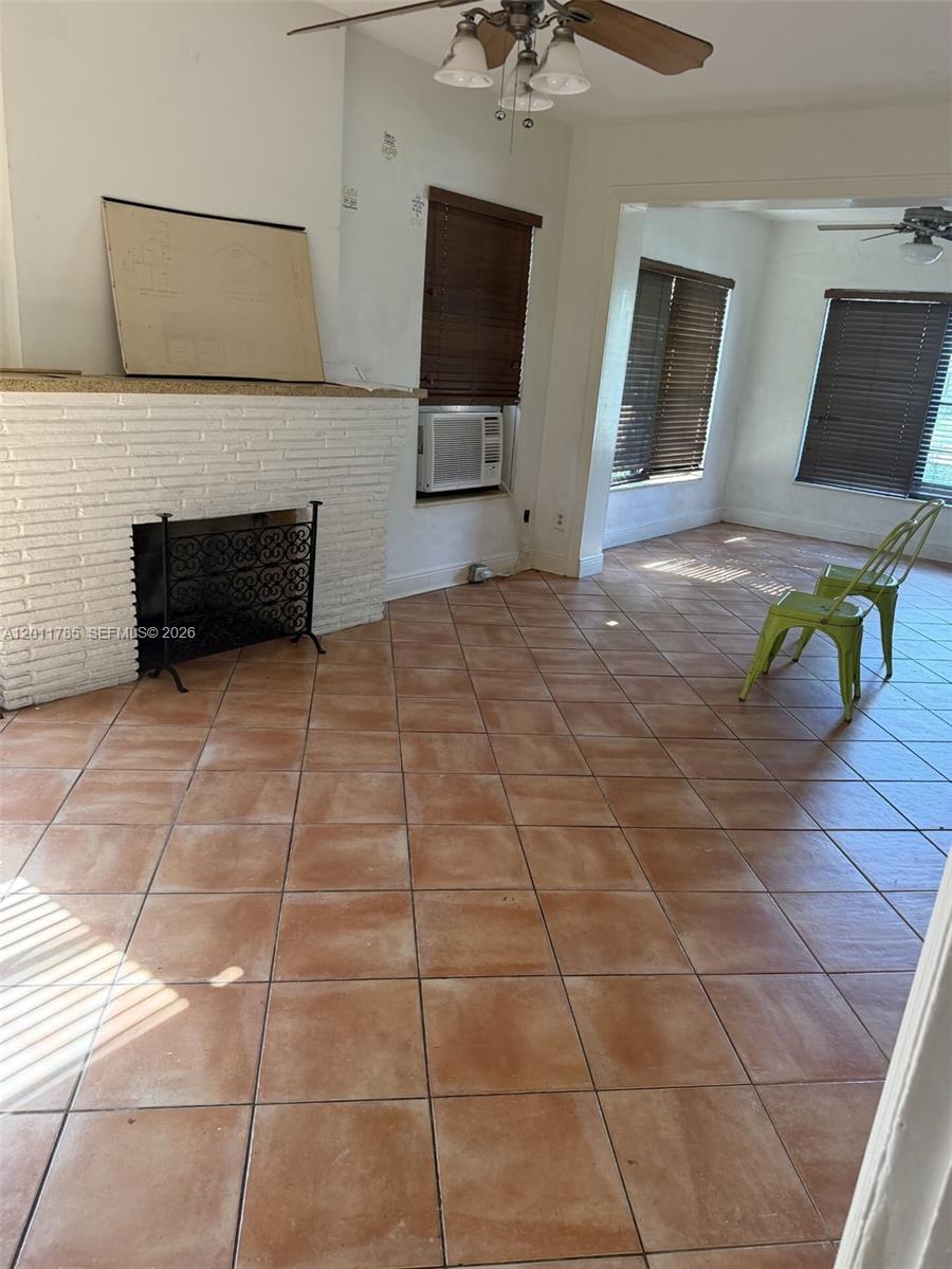 HOLLYWOOD LAKES SECTION - Residential